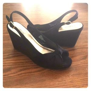 Black wedges